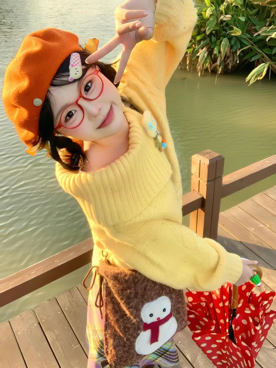 女款软乎乎品牌针织毛衣亮色款