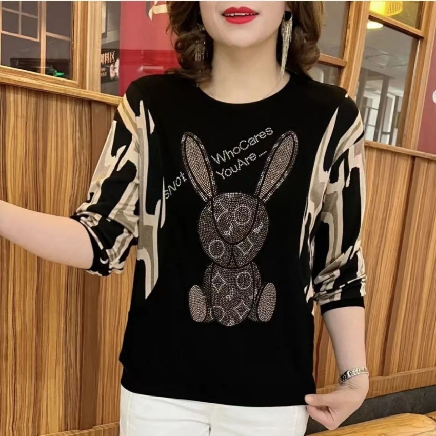 高档兔子烫钻妈妈装2026春季新款...