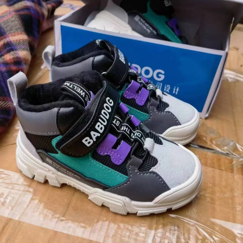 品牌童鞋300双左右，20一双清货